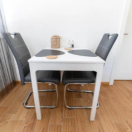 Cozy Einigen Apartmán *