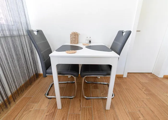 Cozy Einigen Apartman *