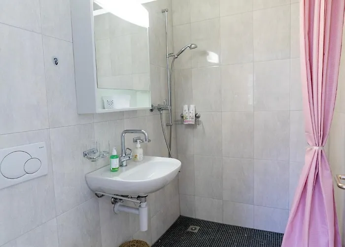 Cozy Einigen Шпиц